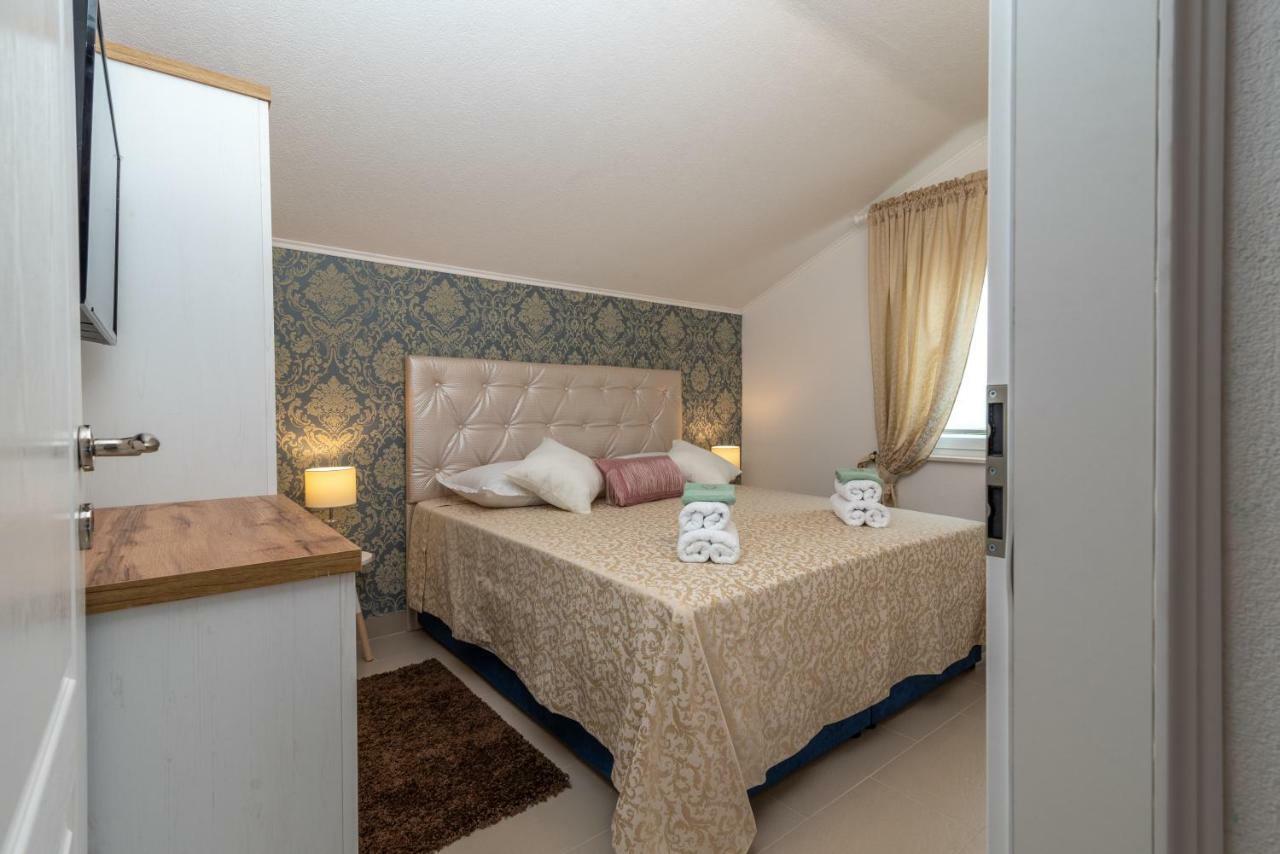 Villa Insula Ventum Trogir Exteriör bild